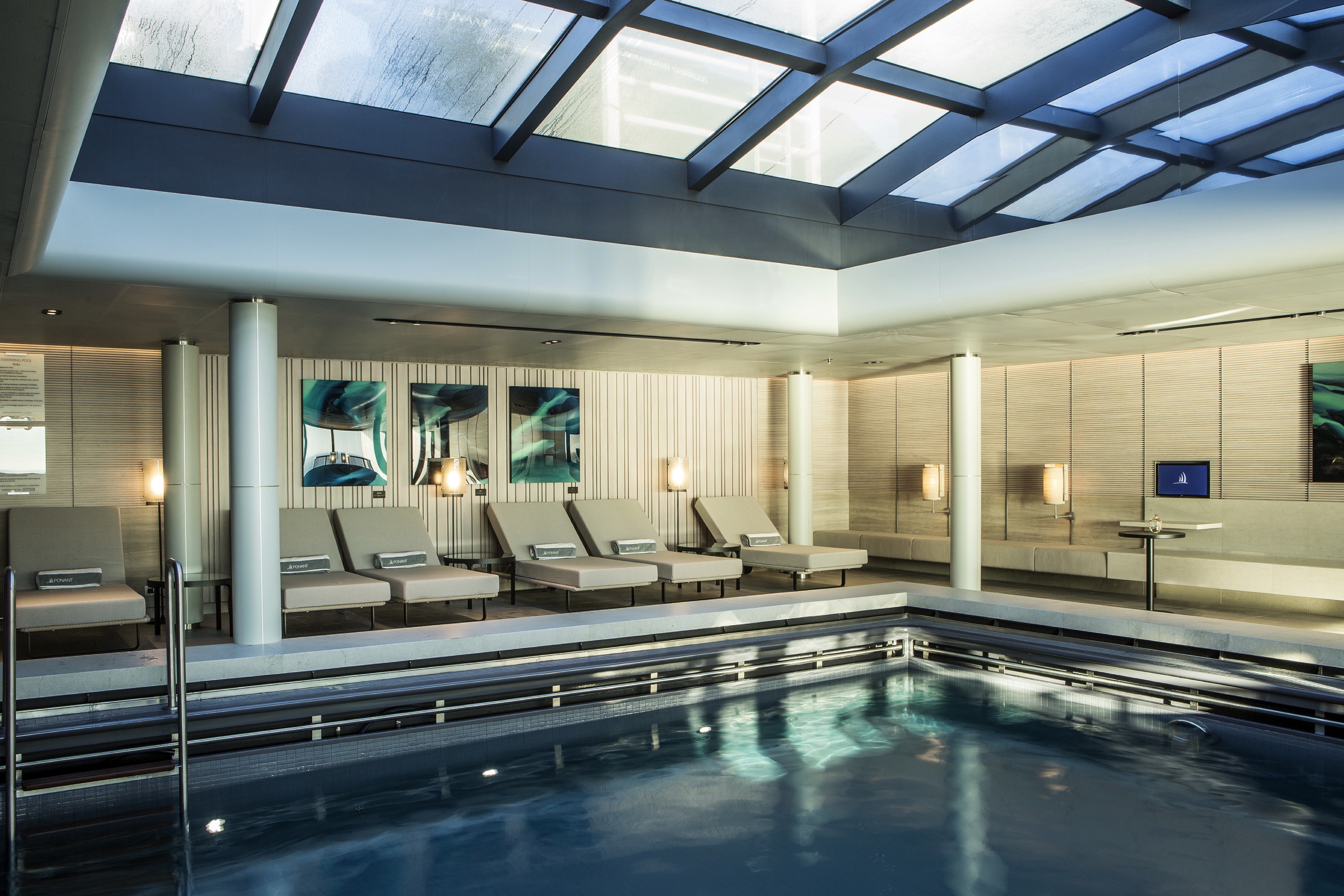 Le Commandant Charcot - Heated Indoor Swimming Pool